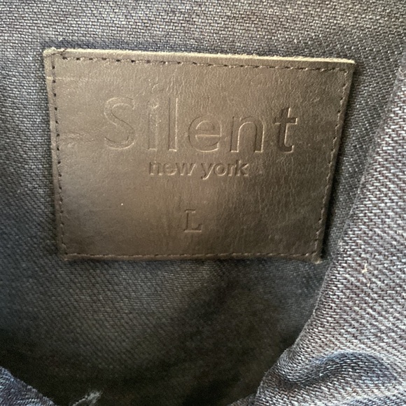 (A8) SILENT NEW YORK Women's Denim Jacket, raw hem in dark blue, size large, NWT - Picture 6 of 14